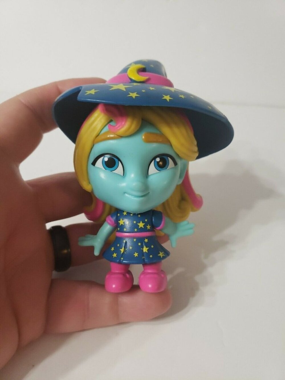 Netflix Super Monsters Katya Spelling Collectible 4-inch Figure 3+